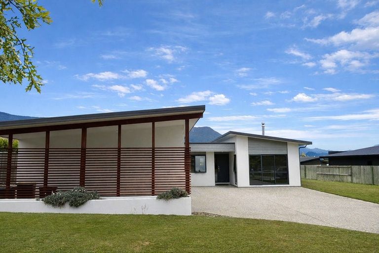Photo of property in 7 Centre Crescent, Wanaka, 9305