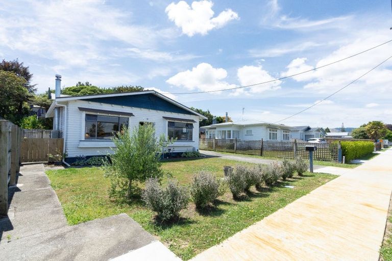 Photo of property in 32 York Street, Levin, 5510