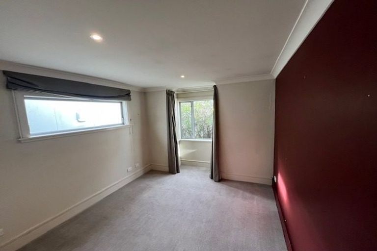 Photo of property in 10 Hawker Street, Mount Victoria, Wellington, 6011