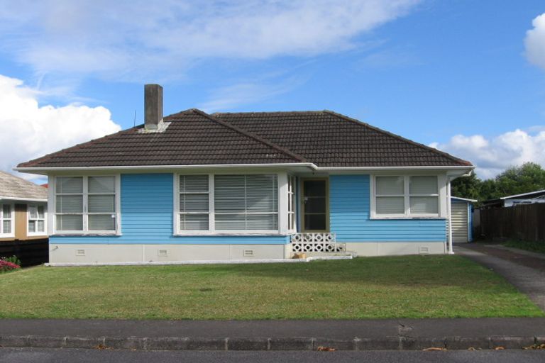 Photo of property in 6 Montmere Avenue, Te Atatu Peninsula, Auckland, 0610