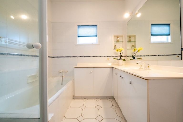 Photo of property in 5 Tauroa Road, Havelock North, 4130