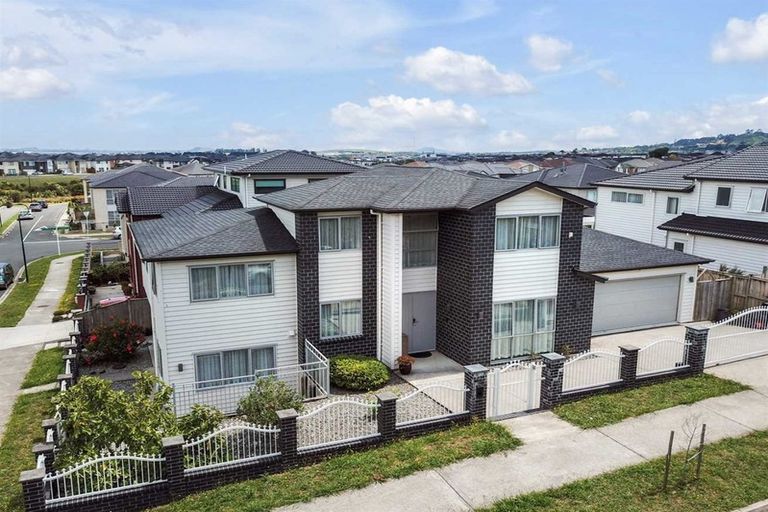Photo of property in 27 Casheltown Way, Flat Bush, Auckland, 2019