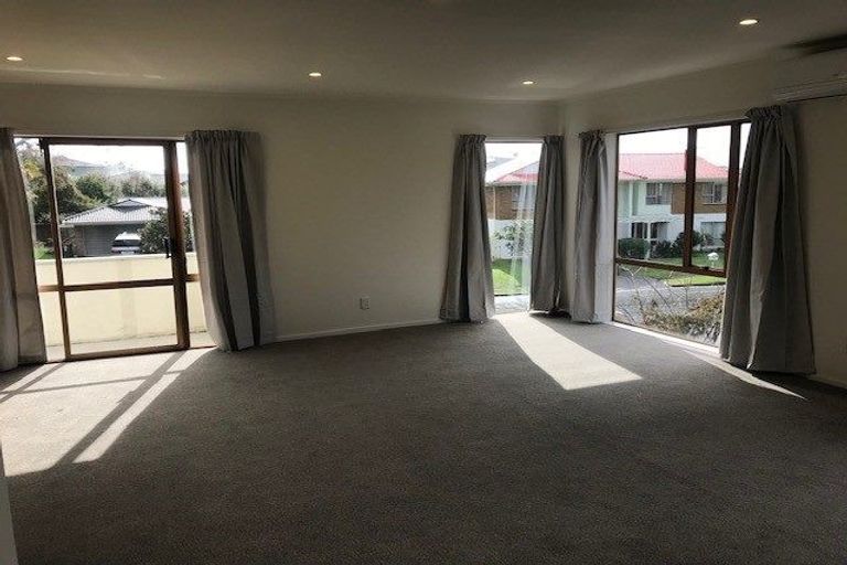 Photo of property in 12a Prince Regent Drive, Half Moon Bay, Auckland, 2012