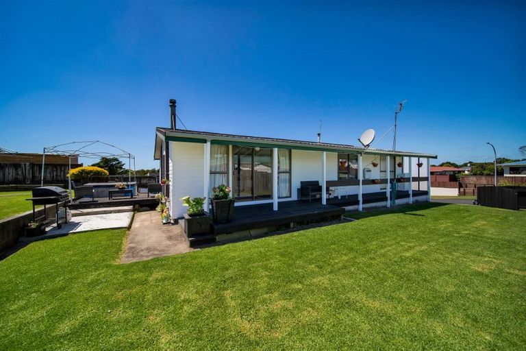 Photo of property in 5 Camellia Avenue, Bell Block, New Plymouth, 4312