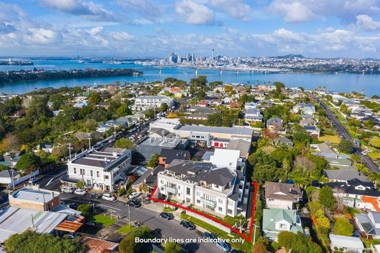 Photo of property in 2/8b Rugby Road, Birkenhead, Auckland, 0626