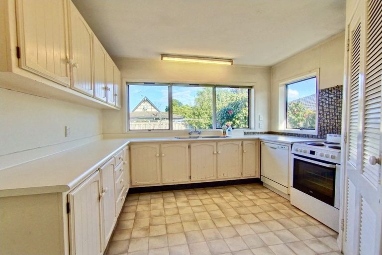 Photo of property in 2/36 Pupuke Road, Takapuna, Auckland, 0622