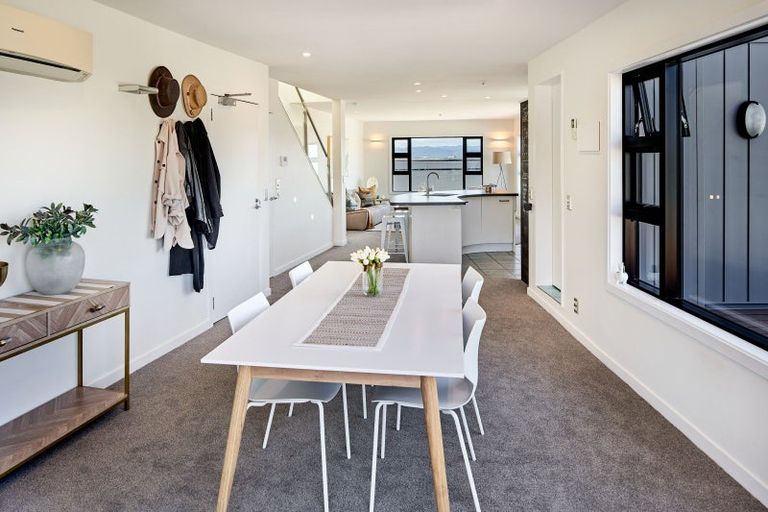 Photo of property in Endeavour Apartments, 1/125 Thorndon Quay, Pipitea, Wellington, 6011