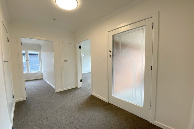 Photo of property in 18 Taikata Road, Te Atatu Peninsula, Auckland, 0610