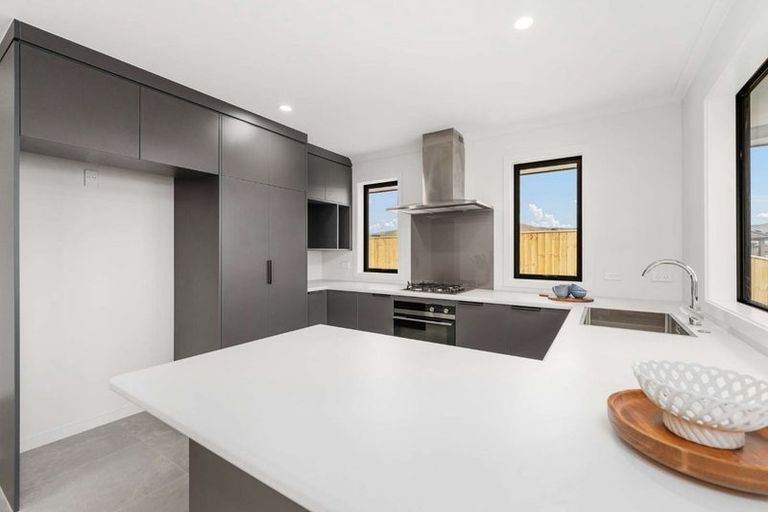 Photo of property in 59 Atlantic Drive, Fitzherbert, Palmerston North, 4410