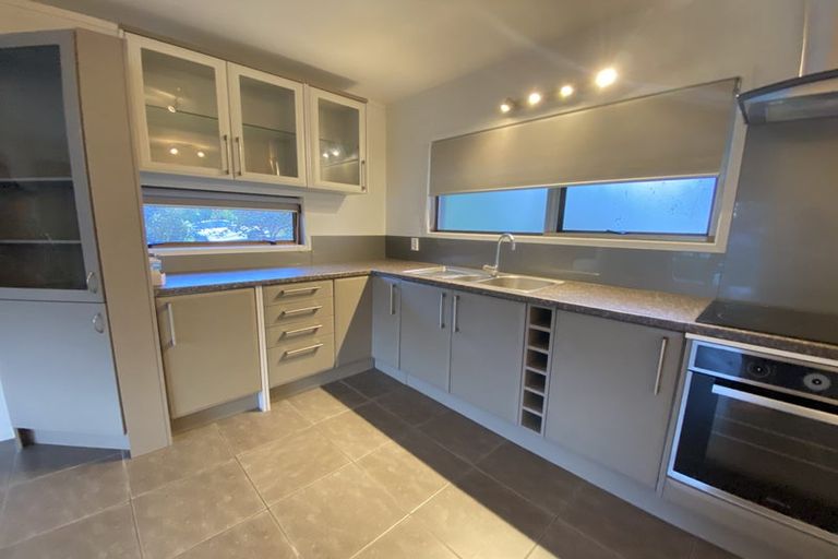 Photo of property in 1/6 Kathleen Street, Totara Vale, Auckland, 0627