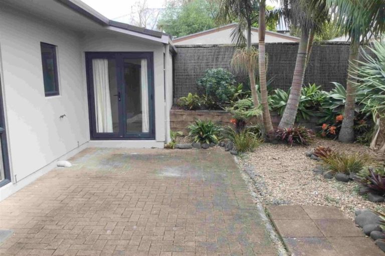 Photo of property in 38 Vinograd Drive, Te Atatu Peninsula, Auckland, 0610