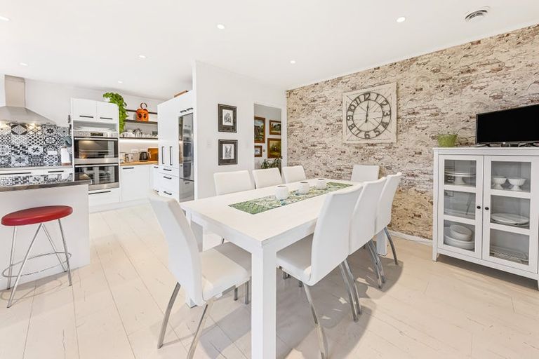 Photo of property in 9 Westpark Drive, West Harbour, Auckland, 0618