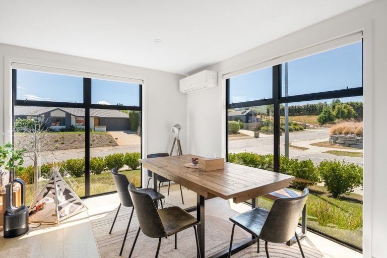 Photo of property in 2 The Heights Avenue, Wanaka, 9305