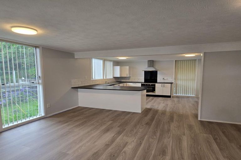 Photo of property in 9 Kerr Grove, Johnsonville, Wellington, 6037