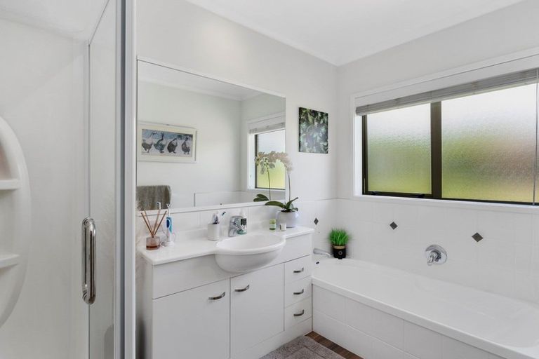 Photo of property in 30 Saint Heliers Place, Papamoa Beach, Papamoa, 3118