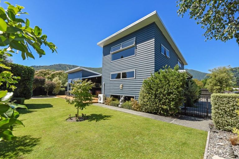 Photo of property in 15 Whitby Close, Waikawa, Picton, 7220
