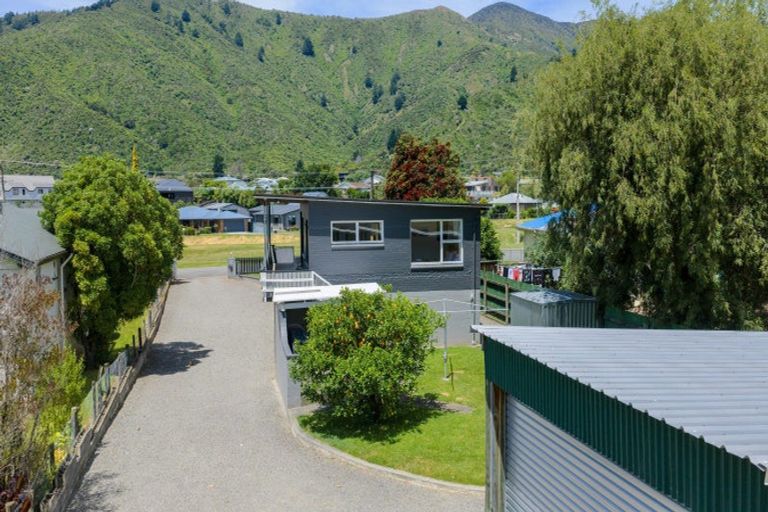 Photo of property in 30 Beach Road, Waikawa, Picton, 7220