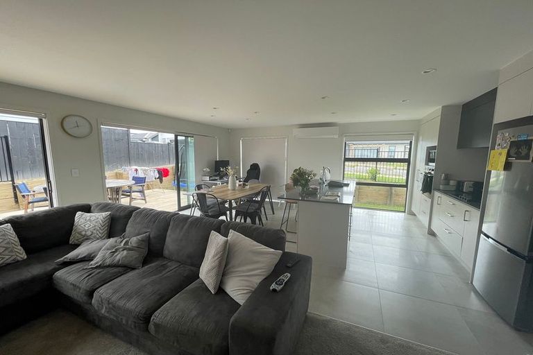 Photo of property in 31 Siren Street, Wainui, 0932