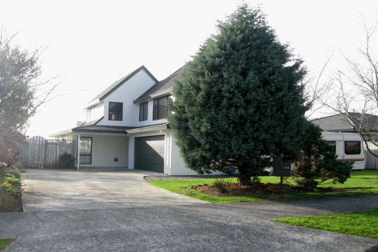 Photo of property in 135 Summerhill Drive, Fitzherbert, Palmerston North, 4410