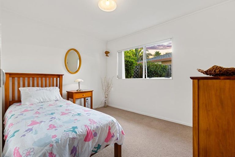 Photo of property in 24 Milan Drive, Glen Eden, Auckland, 0602