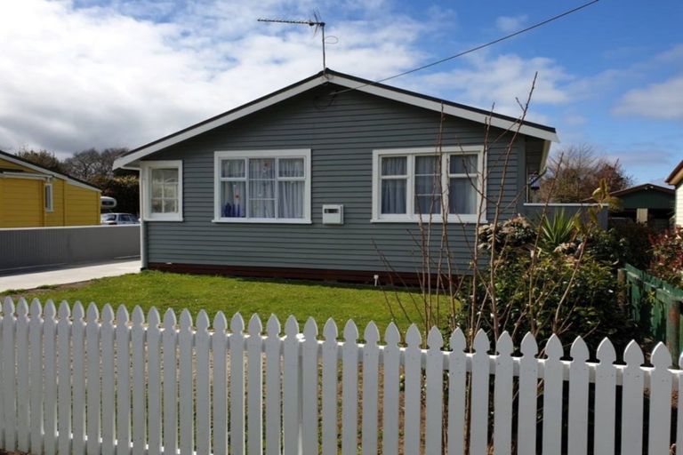 Photo of property in 80 Railway Street, Eltham, 4322