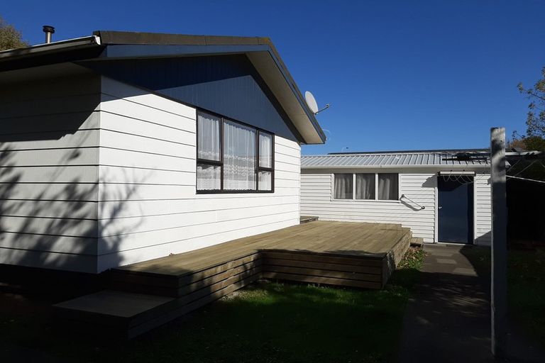 Photo of property in 4 Bryce Place, Kelvin Grove, Palmerston North, 4414