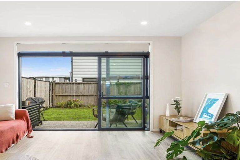 Photo of property in 35 Treloar Crescent, Hobsonville, Auckland, 0616