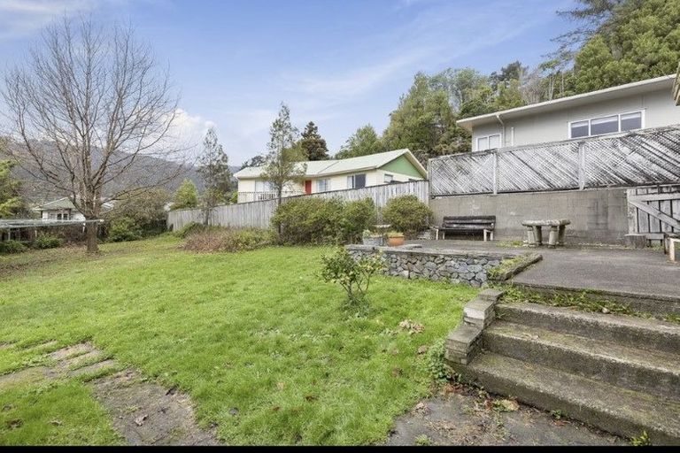 Photo of property in 11 Kopara Grove, Stokes Valley, Lower Hutt, 5019