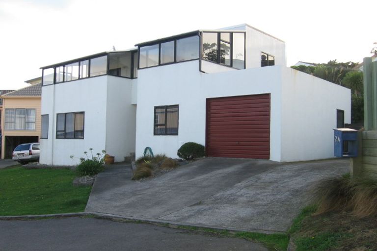 Photo of property in 2a Sunhaven Drive, Newlands, Wellington, 6037