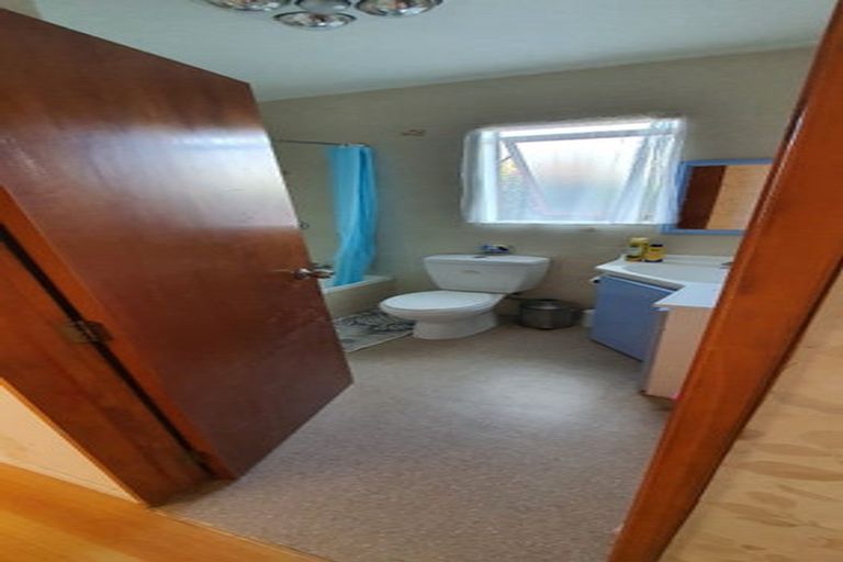 Photo of property in 6 Karamu Street, Te Atatu Peninsula, Auckland, 0610