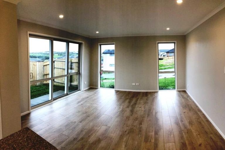 Photo of property in 24 Resolution Drive, Gulf Harbour, Whangaparaoa, 0930