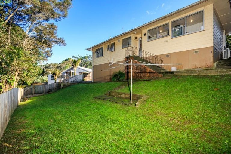 Photo of property in 64 Easton Park Parade, Glenfield, Auckland, 0629