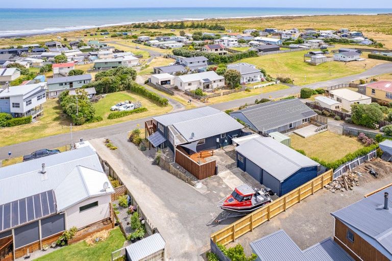 Photo of property in 14 Okiwa Terrace, Waiinu Beach, Whanganui, 4588