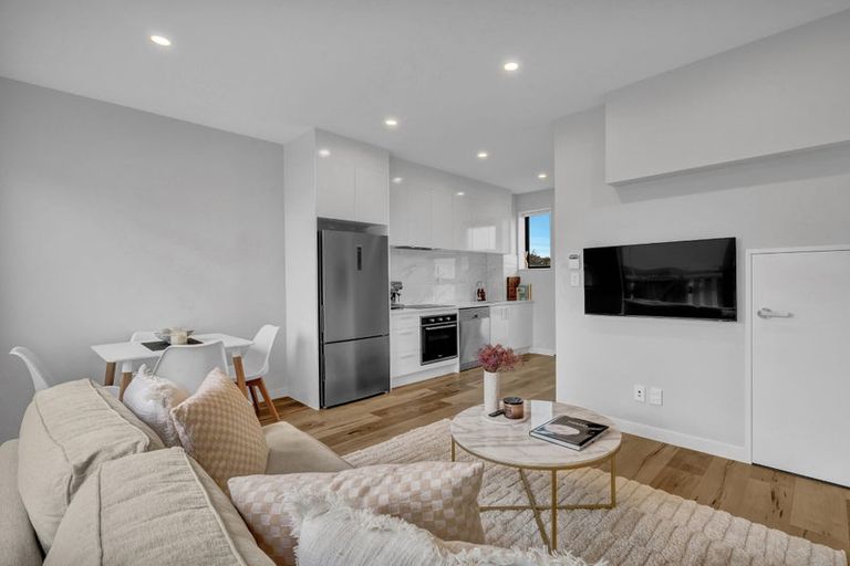 Photo of property in 5/86 Fred Taylor Drive, Westgate, Auckland, 0814