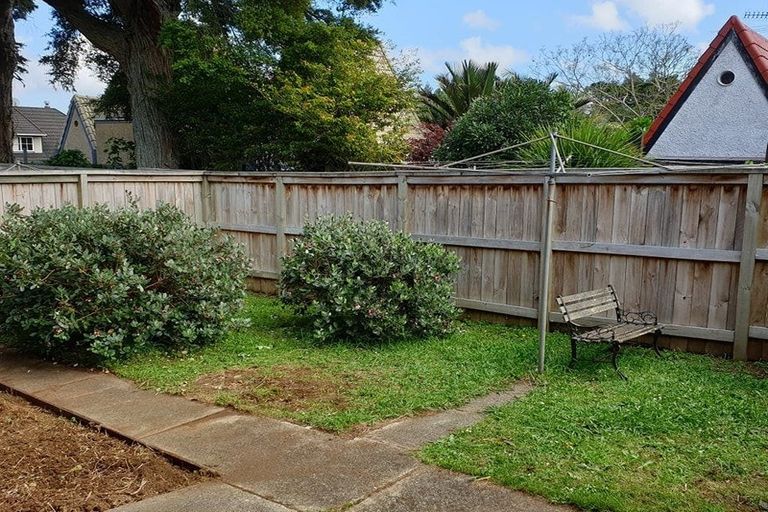 Photo of property in 2/21 Ellen Avenue, Hillcrest, Auckland, 0627