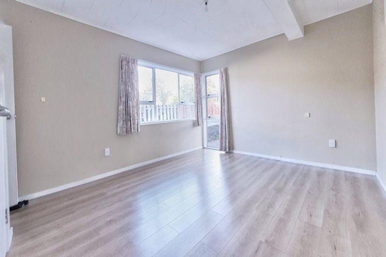 Photo of property in 57a Tiroroa Avenue, Te Atatu South, Auckland, 0610