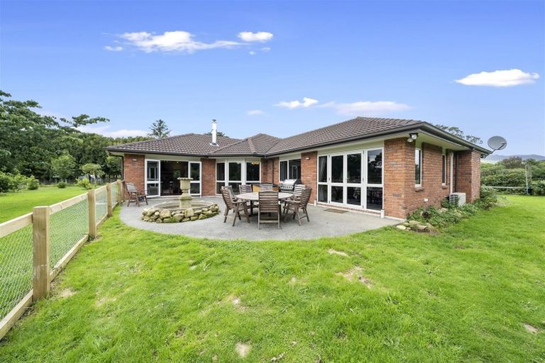 Photo of property in 468 Tararua Road, Levin, 5571
