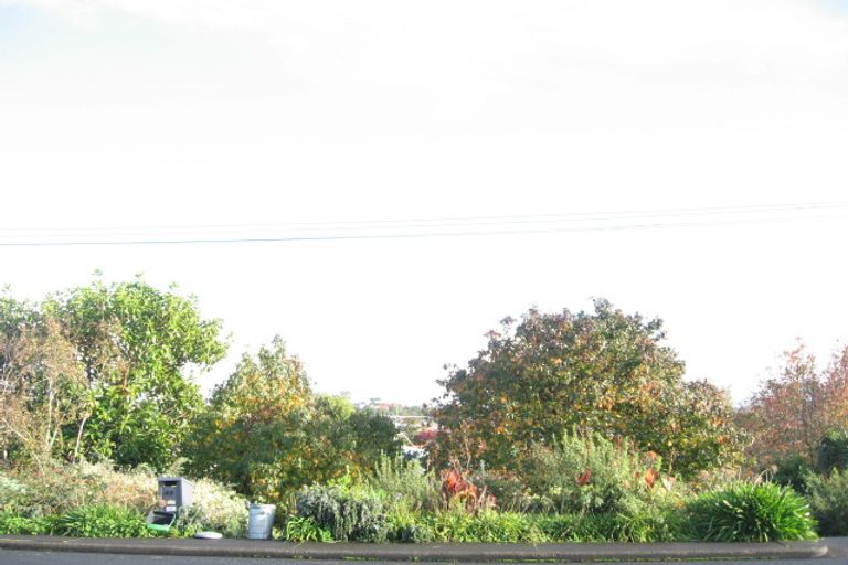 Photo of property in 40 Mellons Bay Road, Mellons Bay, Auckland, 2014