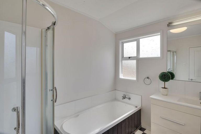 Photo of property in 9 Sackville Street, Fitzroy, New Plymouth, 4312