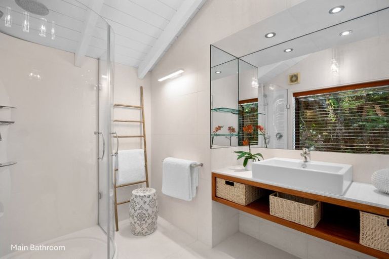 Photo of property in 19 Atarua Gardens, Waiatarua, Auckland, 0604