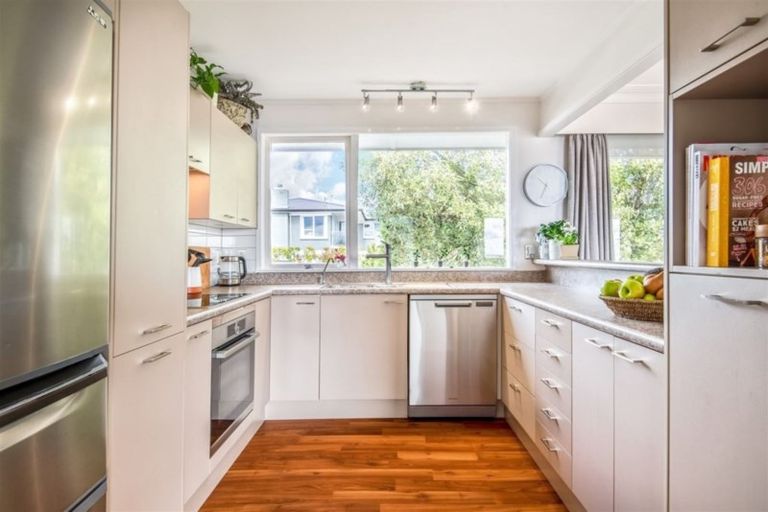 Photo of property in 4/30 Castor Bay Road, Castor Bay, Auckland, 0620