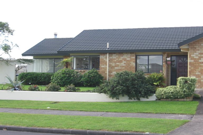 Photo of property in 27 Suncrest Drive, West Harbour, Auckland, 0618