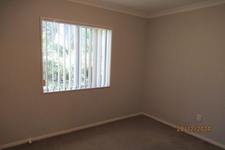 Photo of property in 10 Aldern Road, Massey, Auckland, 0614