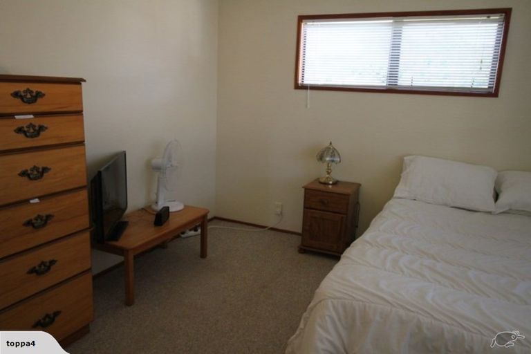 Photo of property in 2/11 Firle Place, Green Bay, Auckland, 0604