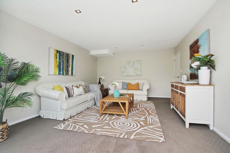 Photo of property in 4a Korotaha Terrace, Rothesay Bay, Auckland, 0630