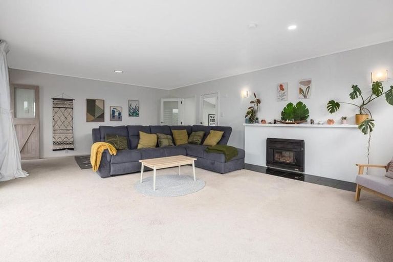 Photo of property in 15 Tawa Street, Waikanae, 5036