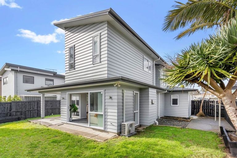 Photo of property in 20a Karamu Street, Te Atatu Peninsula, Auckland, 0610
