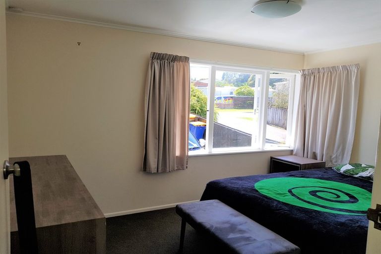 Photo of property in 18 Tonkin Drive, Sunnynook, Auckland, 0620