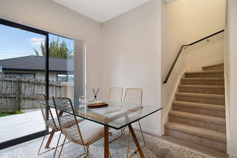 Photo of property in 8/105 Hobsonville Road, West Harbour, Auckland, 0618