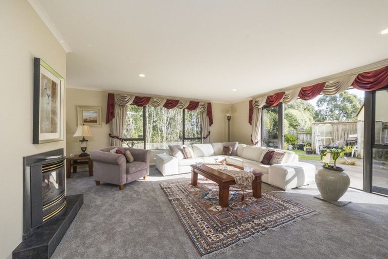 Photo of property in 98 Pacific Drive, Fitzherbert, Palmerston North, 4410